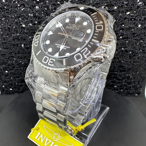 Men's (NWT) Black Face Golow in the Dark Hands with Silver Bracelet Divers Watch - Picture 3 of 4